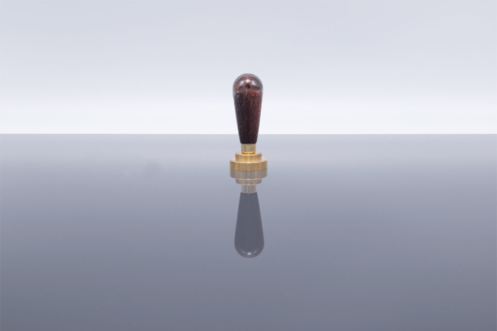 messing-petschaft-stempel-siegel-rund-stillvoll-traditionell-