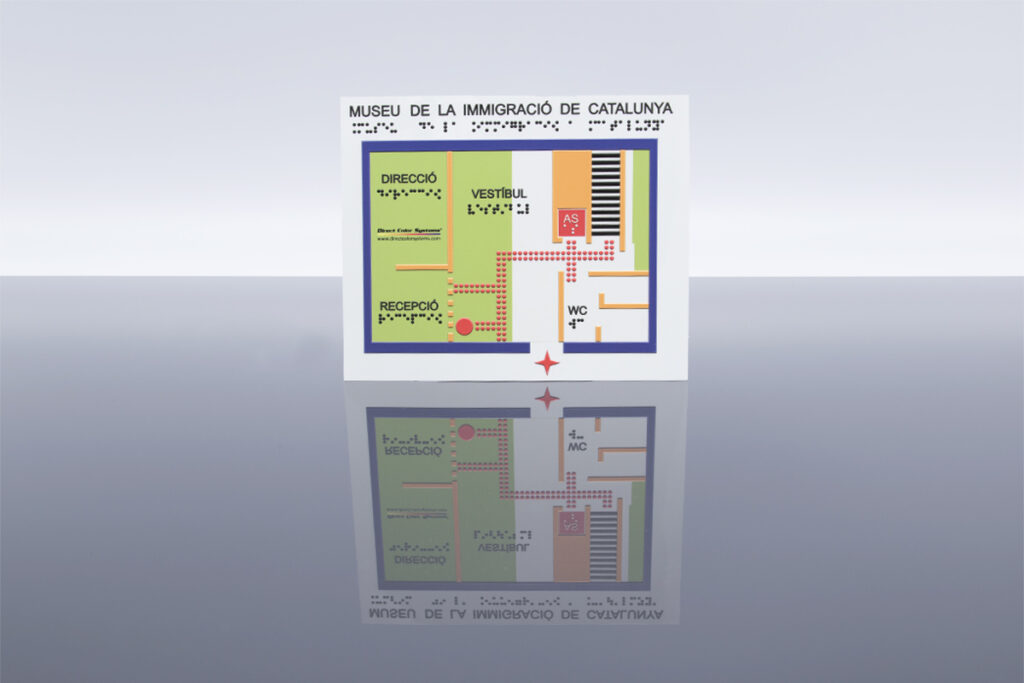 taktiler-lageplan-mit-blinden-schrift-piktogramme-wc-farbig-aluminium-barrierefreiheit-museum-farbig-orientierung